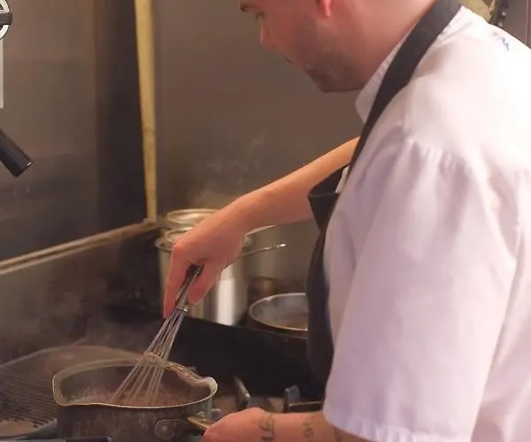 The Yewdale And Village فندق